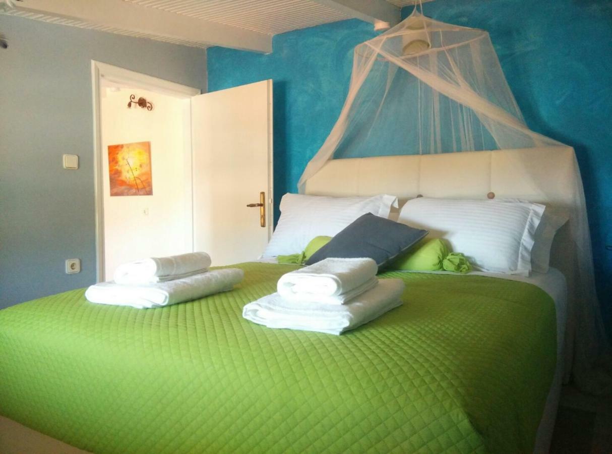 Poseidon Apartment *